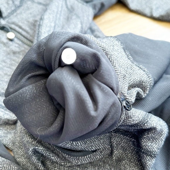 Lululemon Daily Practice Jacket
Heathered Herringbone Heathered Black Black - Picture 8 of 15